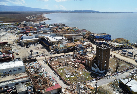 Luksushoteller og kirker blev også ramt af orkanen Melissa